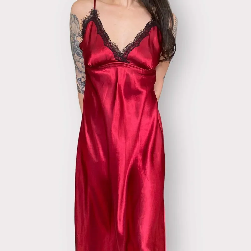 Vintage Romantic Red Satin & Black Lace Nightgown, 90’s Jones New York - Picture 2 of 11